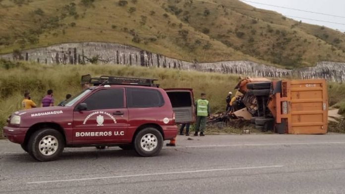 Un muerto y un herido en choque de gandola y camioneta en Carabobo