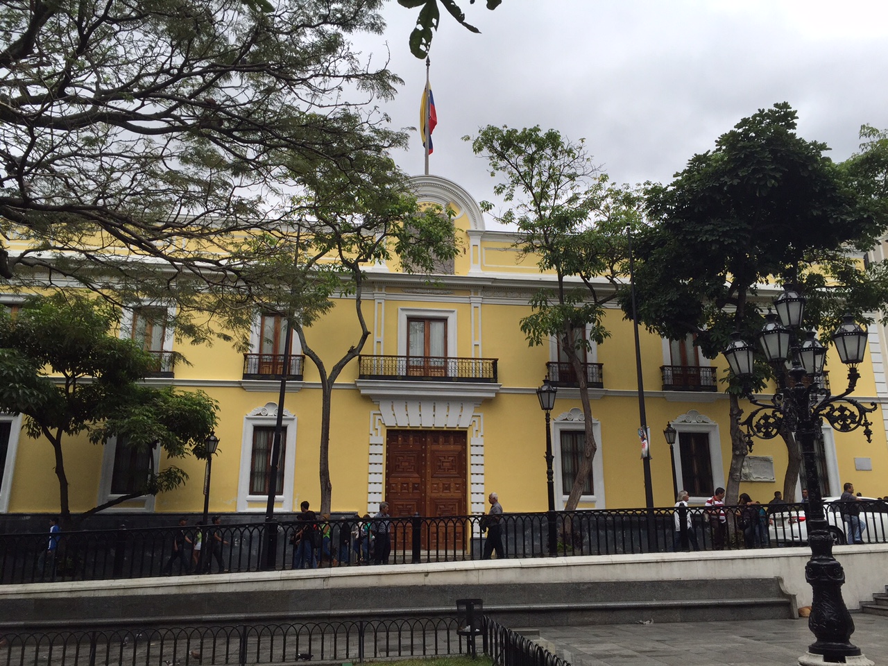 Gobierno cierra embajada venezolana en Guatemala