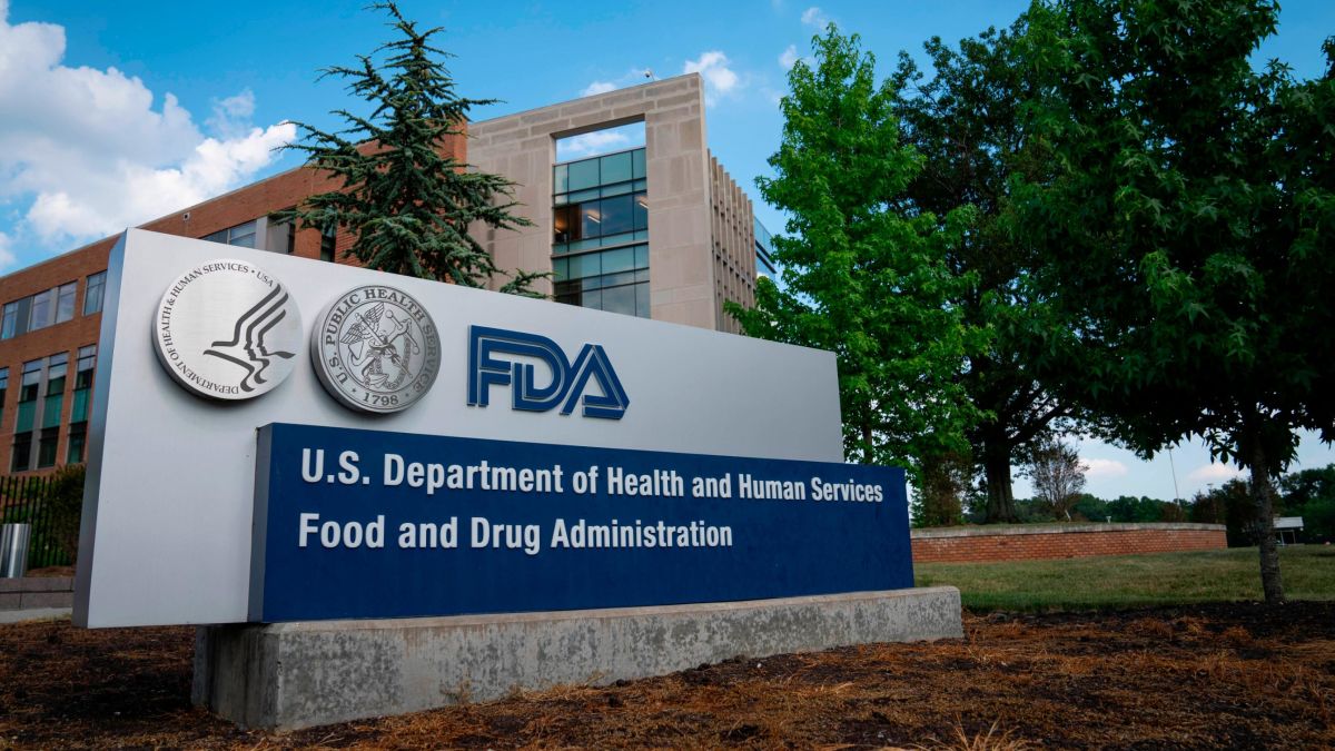 FDA Fija reunión para evaluar la vacuna contra la COVID de Moderna