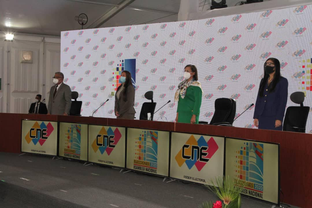 CNE celebra 20 años con entrega de reconocimientos a funcionarios y funcionarias electorales
