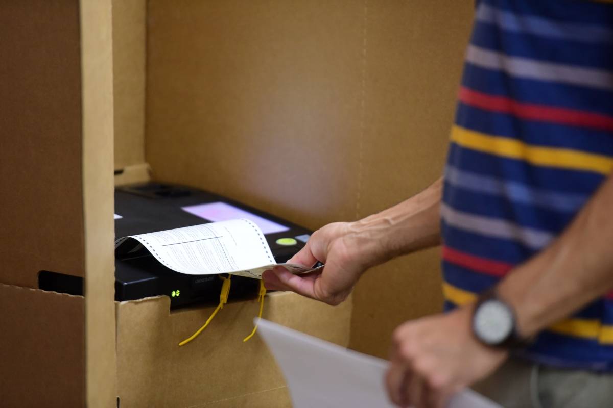 Aplazan escrutinio en Puerto Rico tras aparición de cajas con votos
