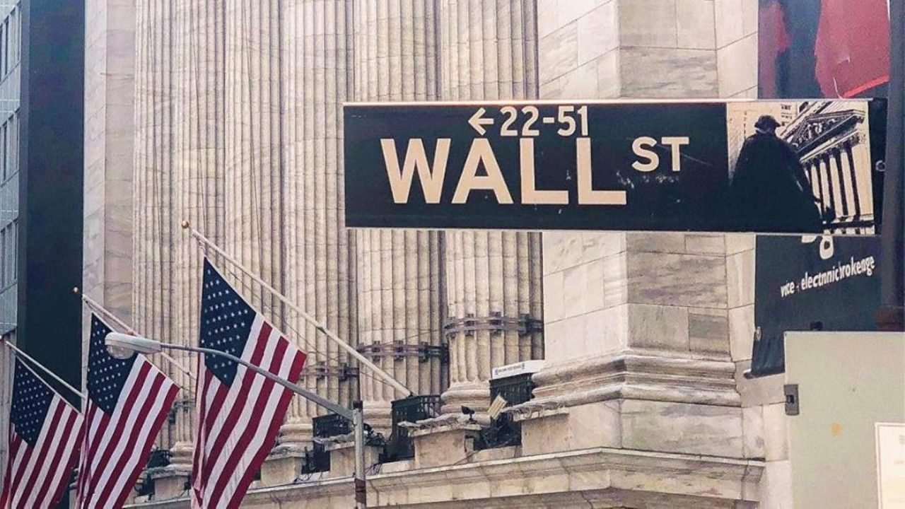 Wall Street cierra verde y Dow Jones marca un máximo intradía