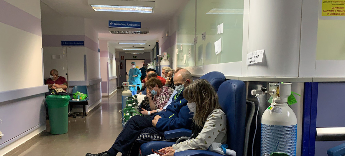 Una paciente de 104 años sale de un hospital tras superar el COVID-19