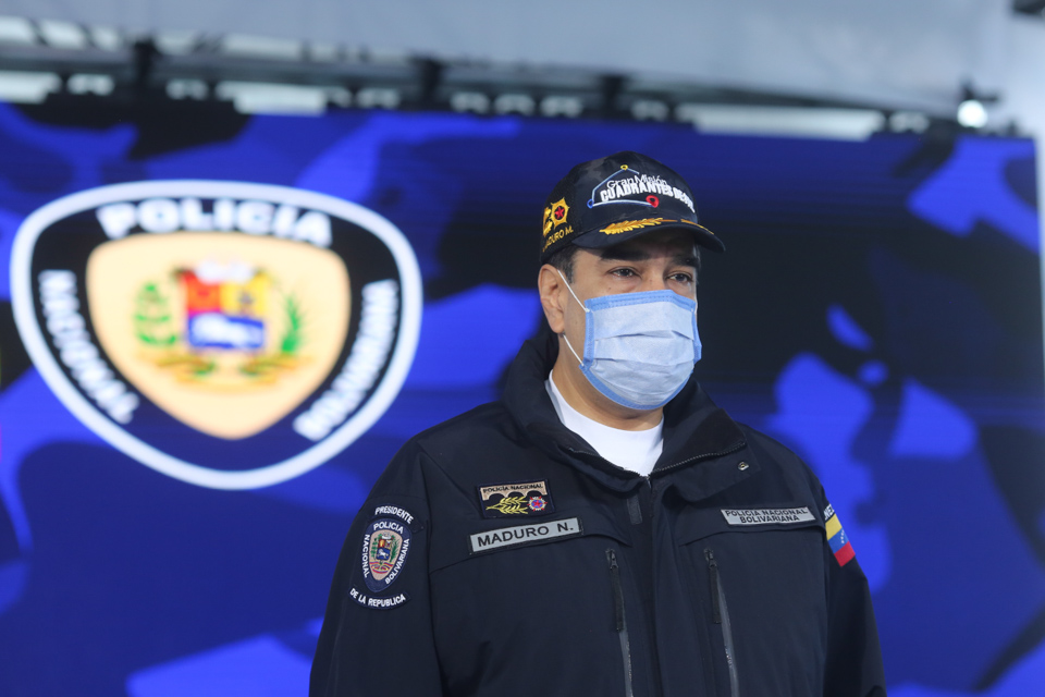 Maduro: Las armas están listas para defender a la República