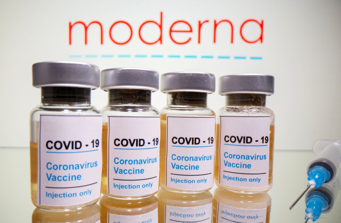 EEUU empezó a administrar la vacuna de Moderna en contra covid-19