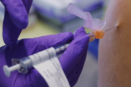 Vaticano ve "moralmente aceptables" vacunas de células de fetos