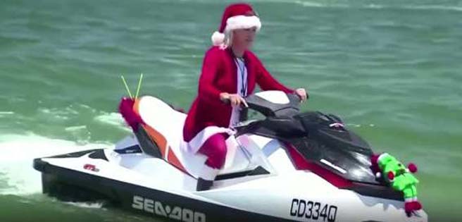 Papa Noel cambia el trineo por moto acuática en Australia (+Video) | Diario 2001