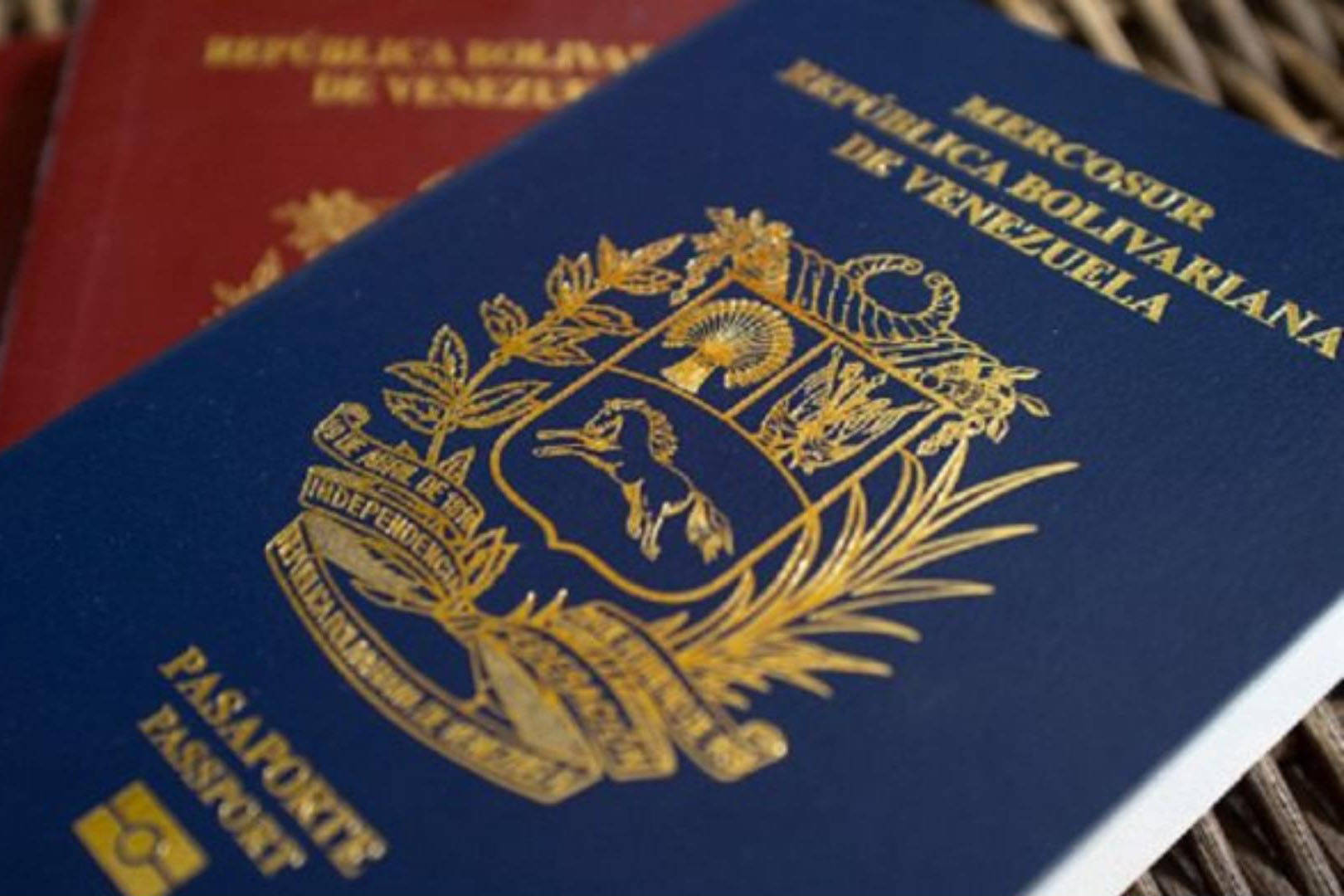 Pasaportes venezolanos tendrán vigencia de 10 años en Colombia