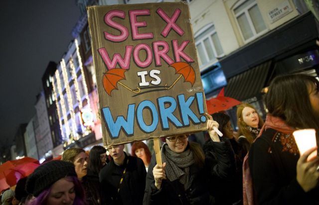 Trabajadora sexual será indemnizada por acoso de su empleador