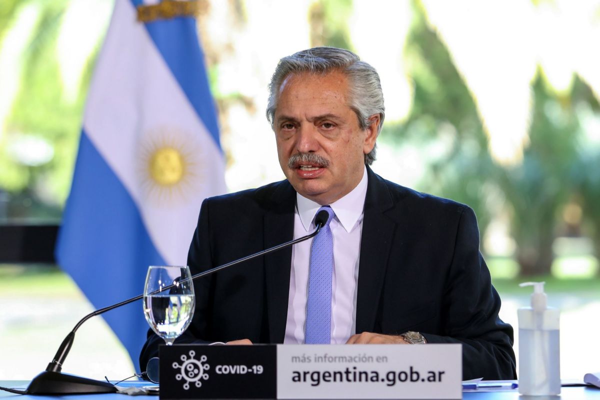 Presidente argentino extiende hasta enero medidas sanitarias