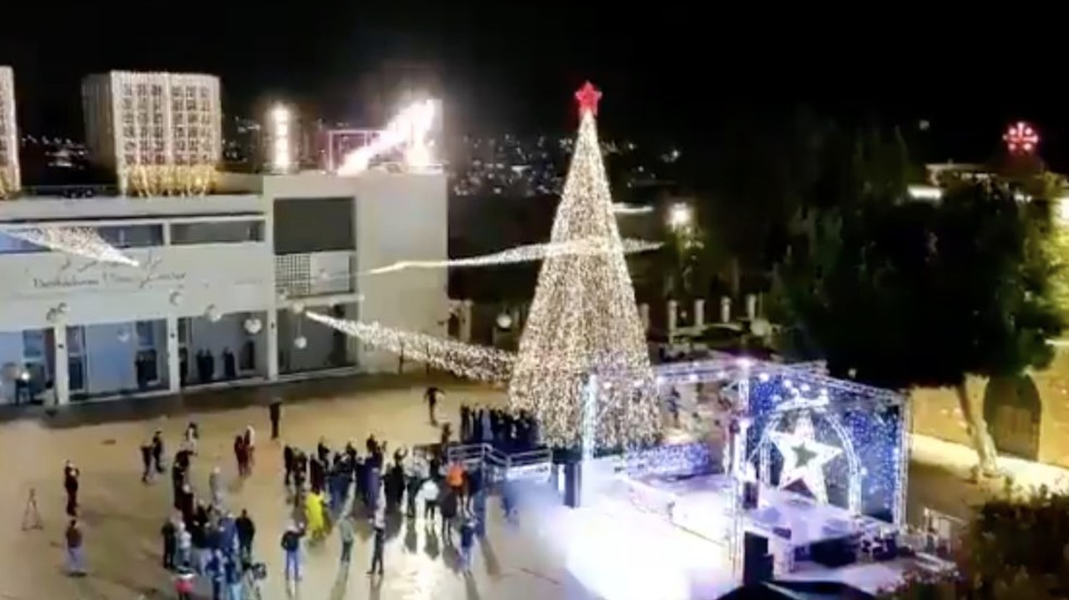 Belén inicia las festividades decembrinas con el encendido de su tradicional árbol