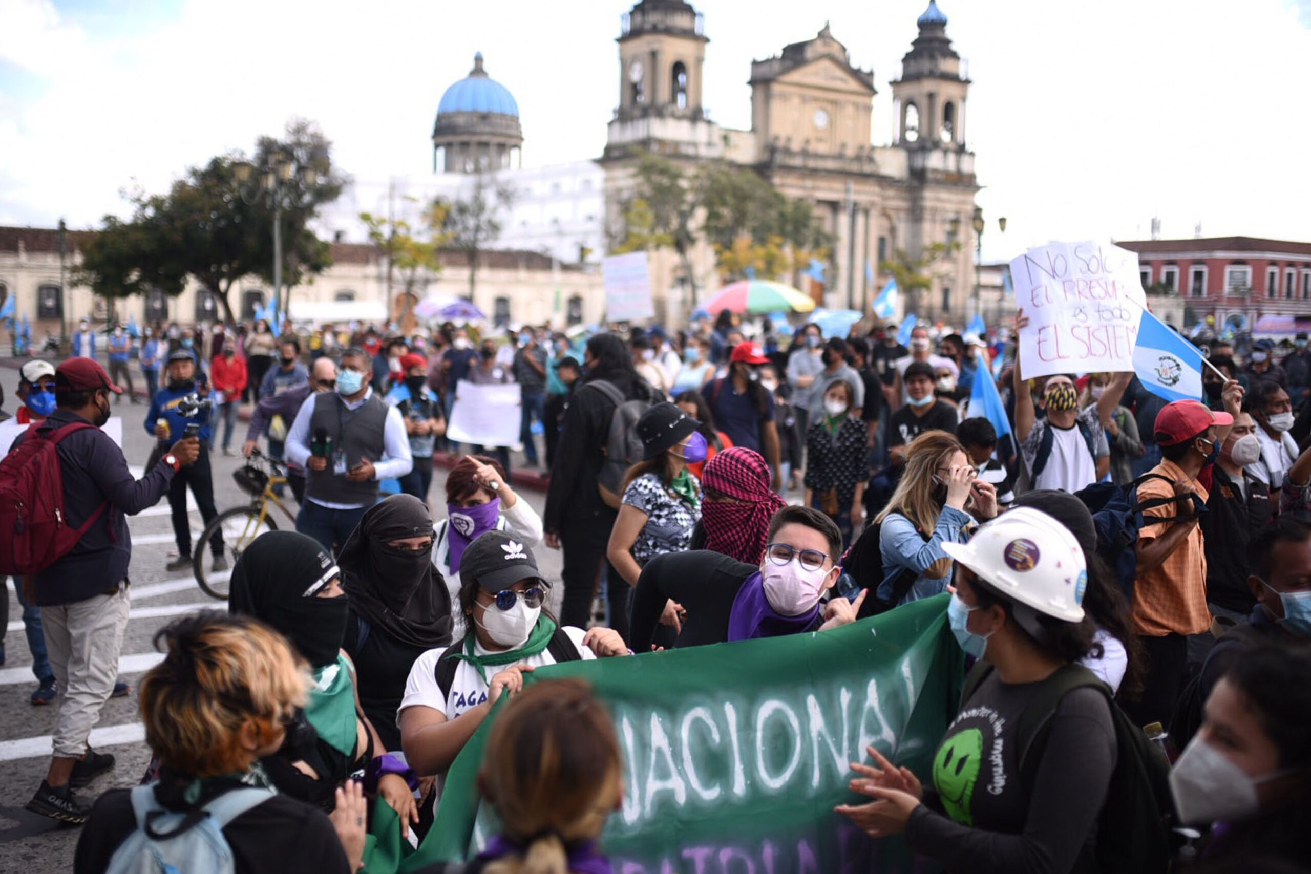 Guatemaltecos exigen la renuncia del presidente por cuarta semana consecutiva