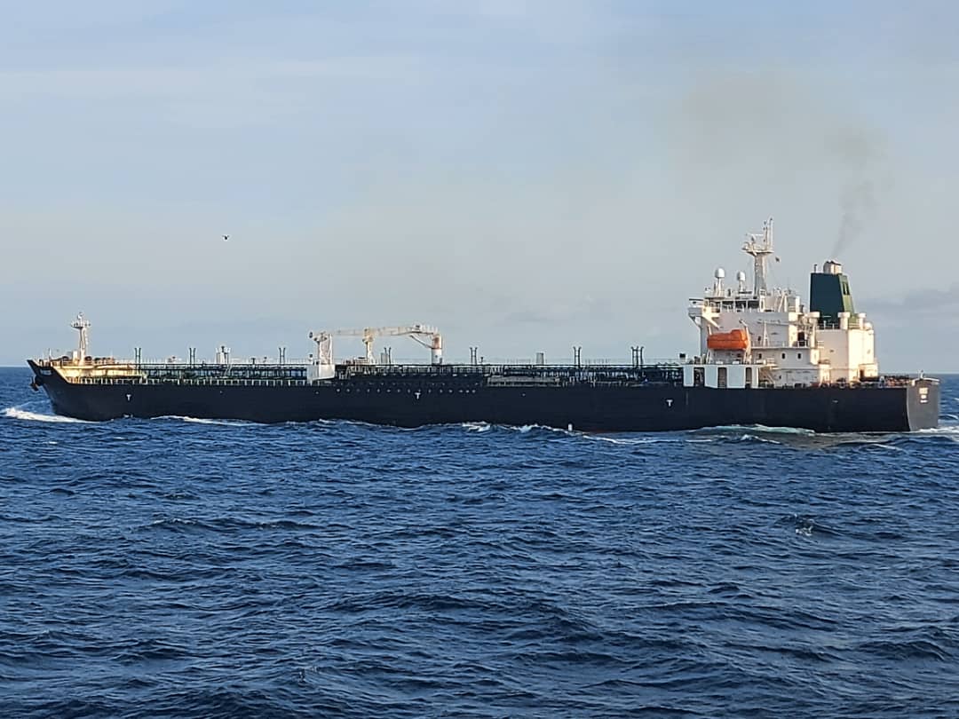 Irán utiliza tanquero disfrazado para exportar petróleo venezolano