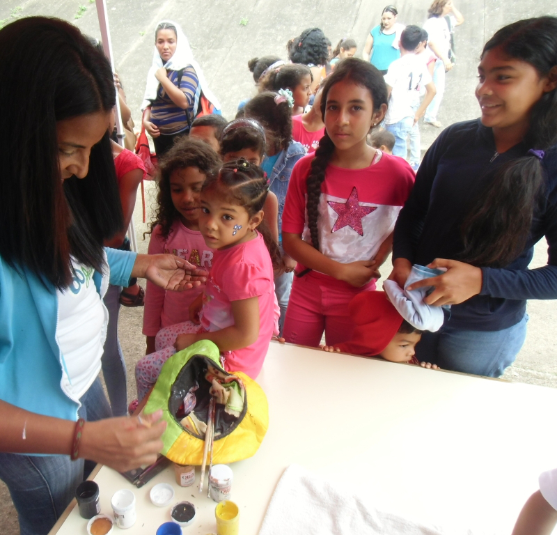 Niños de Falcón reciben obsequios en el municipio paraguanero