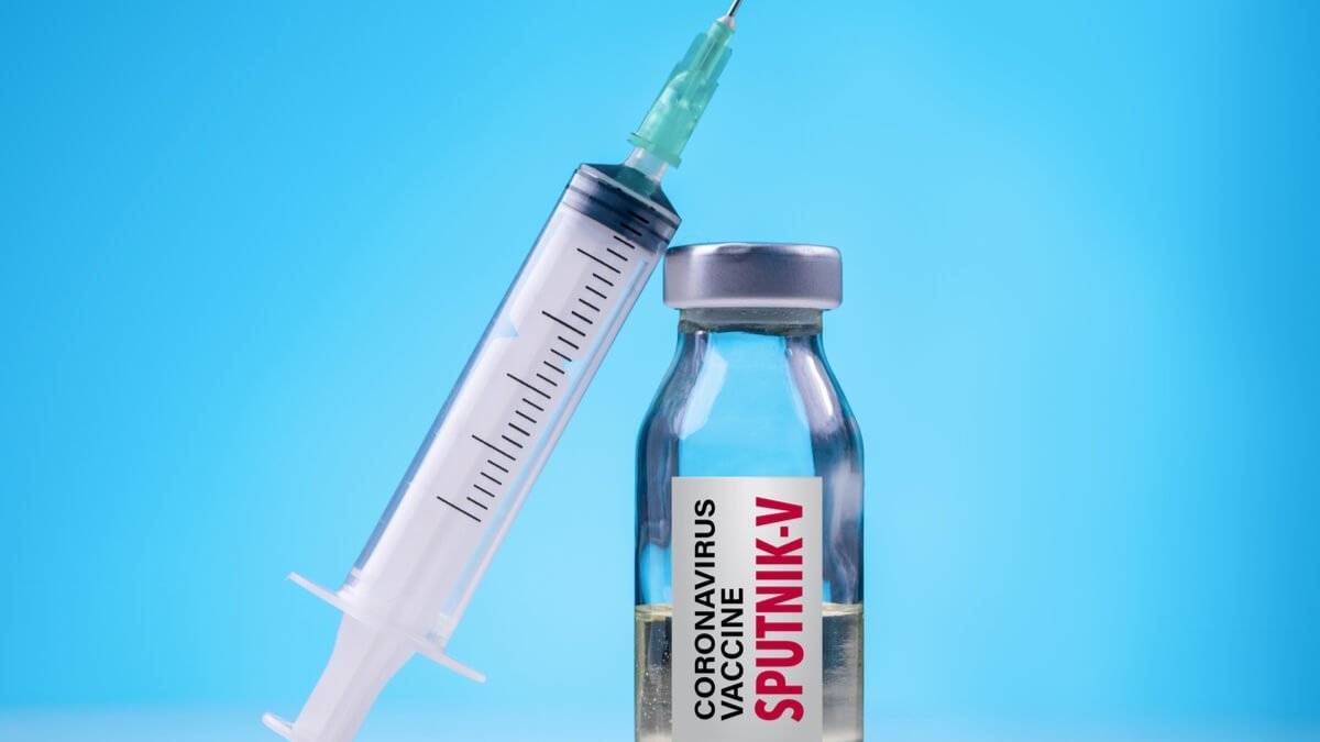 Rusia amplía listado de personas para vacunación con Sputnik V