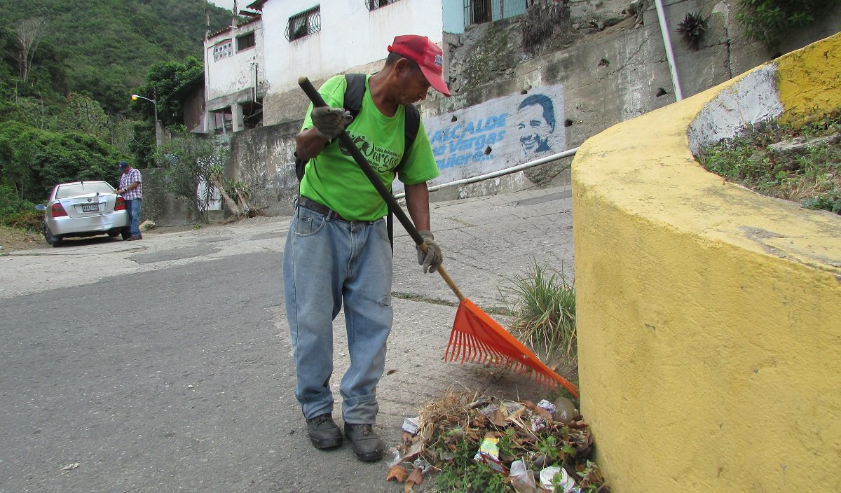 Patrulleros ambientales mantienen limpios sitios turísticos de La Guaira