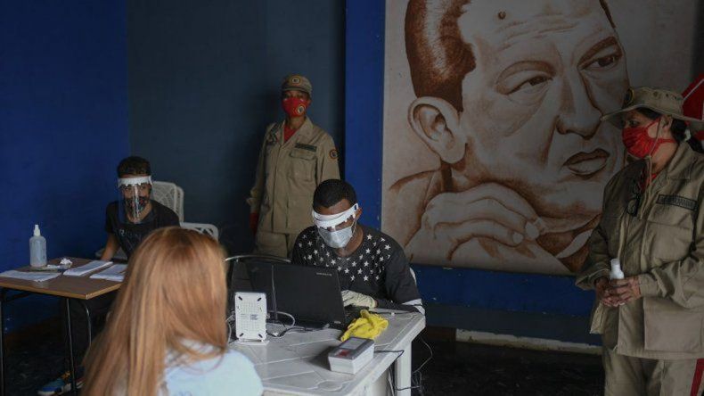 Venezuela detecta 300 nuevos contagios COVID-19 en la víspera de las elecciones