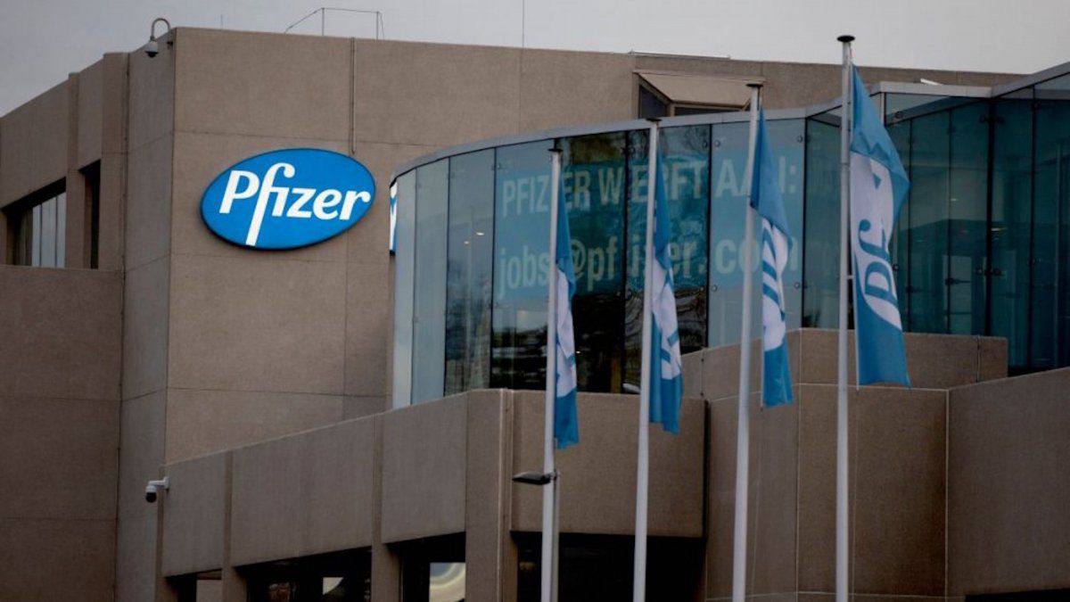 Piratas informáticos roban documentos de vacuna de Pfizer
