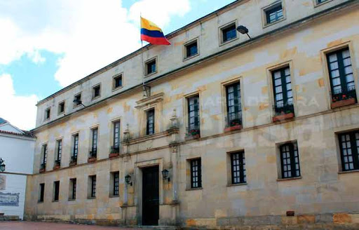 Colombia expulsa a dos funcionarios rusos por presunto espionaj