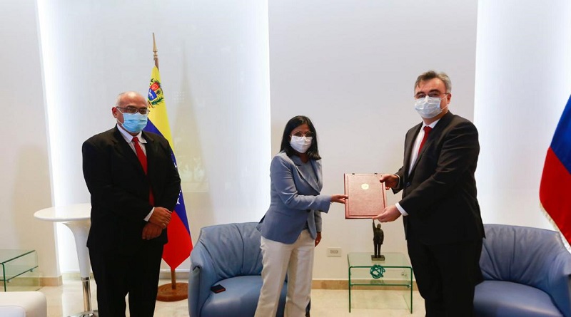 Venezuela y Rusia firman convenio para adquisición de vacunas
