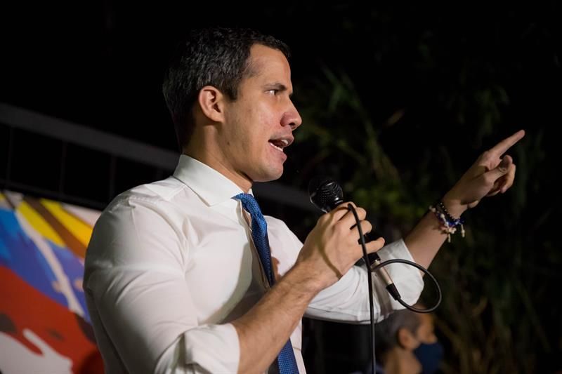 Contralor interpelará a Guaidó por presunta riqueza en el exterior