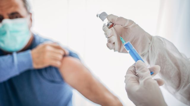 El personal de salud será prioritario en la vacunación anticovid en Bolivia