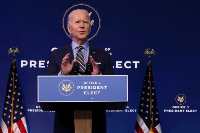 Joe Biden: Nuestra democracia está siendo atacada