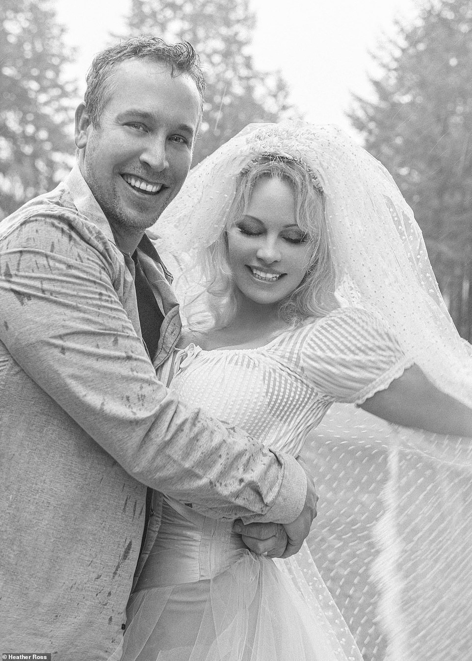 Pamela Anderson se casa con su guardaespaldas