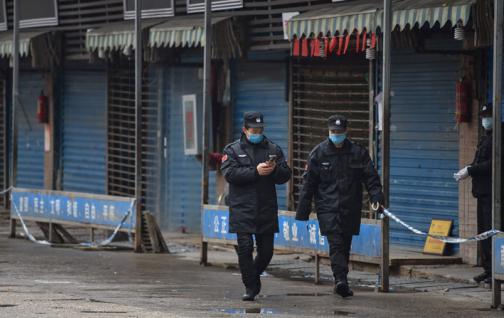 OMS visita mercado donde se detectaron los primeros casos de COVID-19