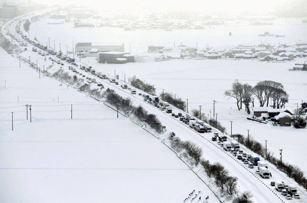 Nevadas fuertes en Japón dejan ocho muertos y cientos de heridos