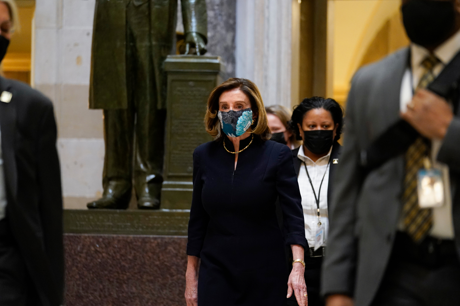 Pelosi: Trump debe irse porque es un peligro claro y presente para EE.UU