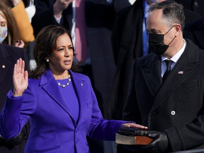 Kamala Harris jura como la primera vicepresidenta mujer de Estados Unidos