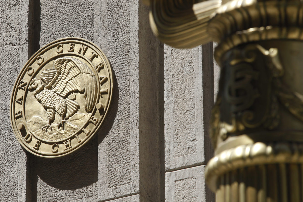 Banco Central de Chile ampliará reserva de divisas para reforzar liquidez
