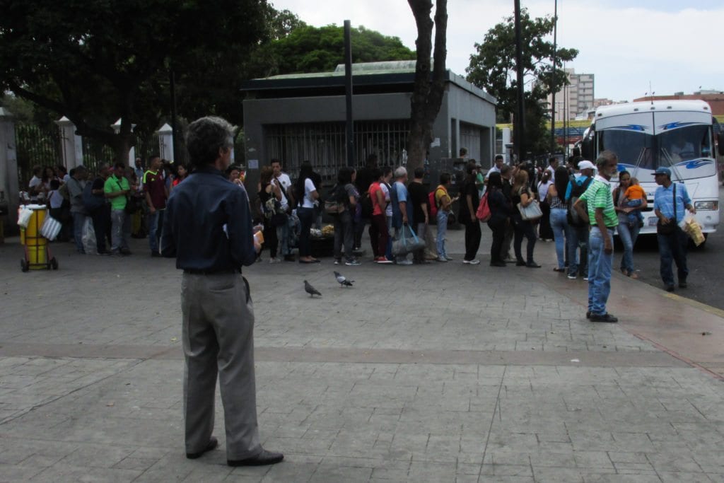 El pasaje de transporte público Caracas - La Guaira sigue en aumento | Diario 2001