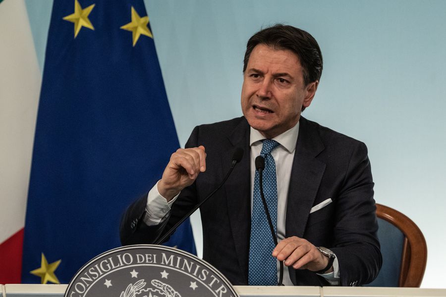 Primer ministro de Italia dimite por falta de apoyo