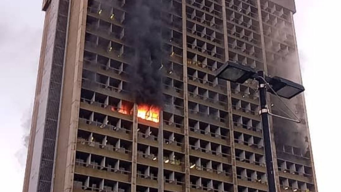 Reportan incendio en la sede del Ministerio de Educación en Caracas