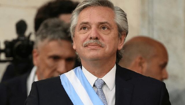 Presidente argentino parte hacia Chile para hacer su primera