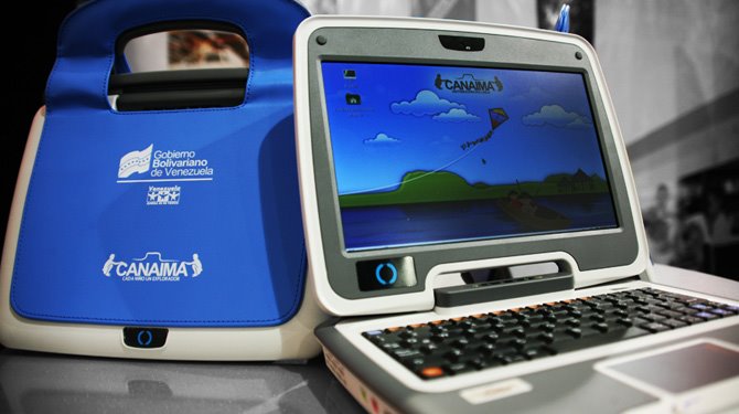 Gobernadora de Monagas entrega 120 tabletas canaimas a maestros en su día