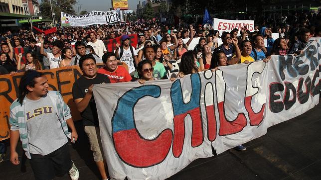 Estudiantes chilenos protestan contra pruebas de acceso a la universidad