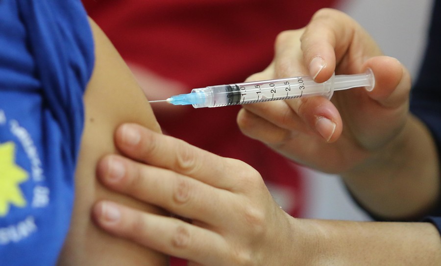 Chile aprueba vacuna china Sinovac a adultos menores de 59 años