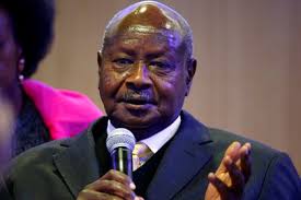 Uganda vota en calma a un nuevo presidente, sin internet y poco público