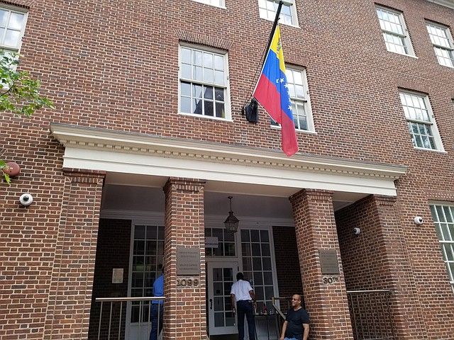 Embajada abre registro de venezolanos en EEUU para pedir