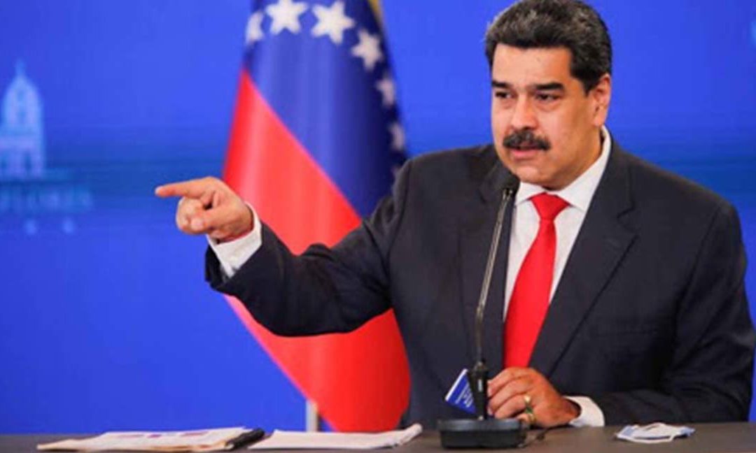 El presidente Nicolás Maduro acusa a Twitter de "doble moral"