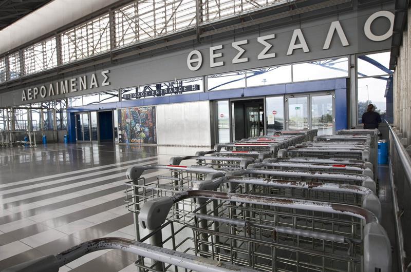Grecia estableció una cuarentena de siete días para los viajeros en avión