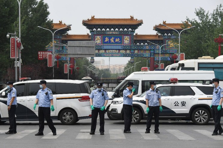 China ordena cierre de una ciudad ante rebrote de COVID-19