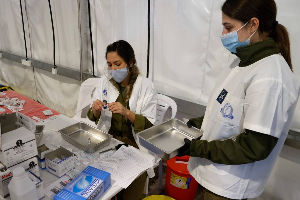 Israel lidera las vacunaciones contra el coronavirus en el mundo