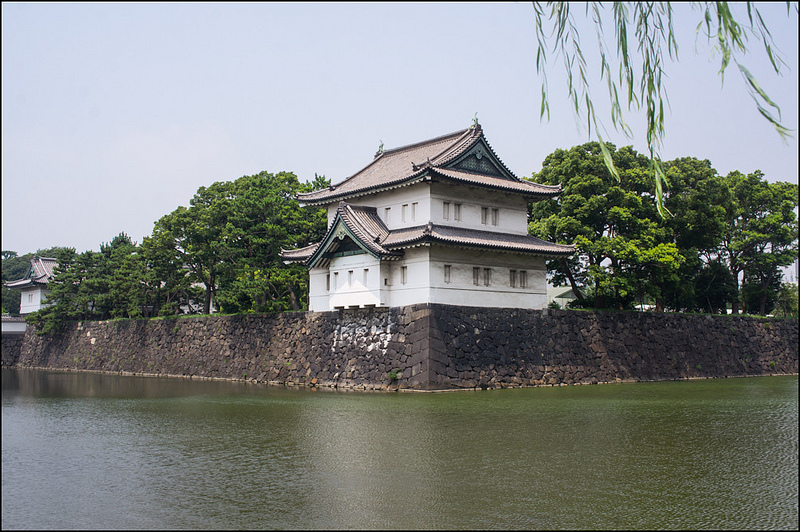 Hombre es detenido por irrumpir en la casa del emperador de Japón