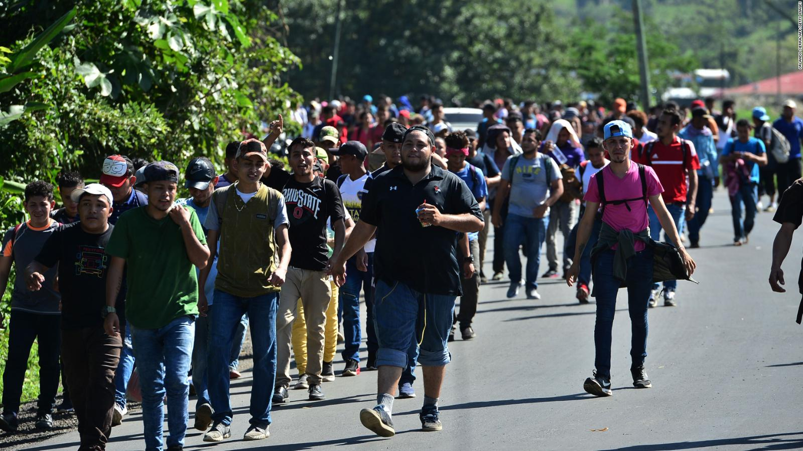 Más de 3.000 migrantes hondureños salen en caravana hacia EEUU
