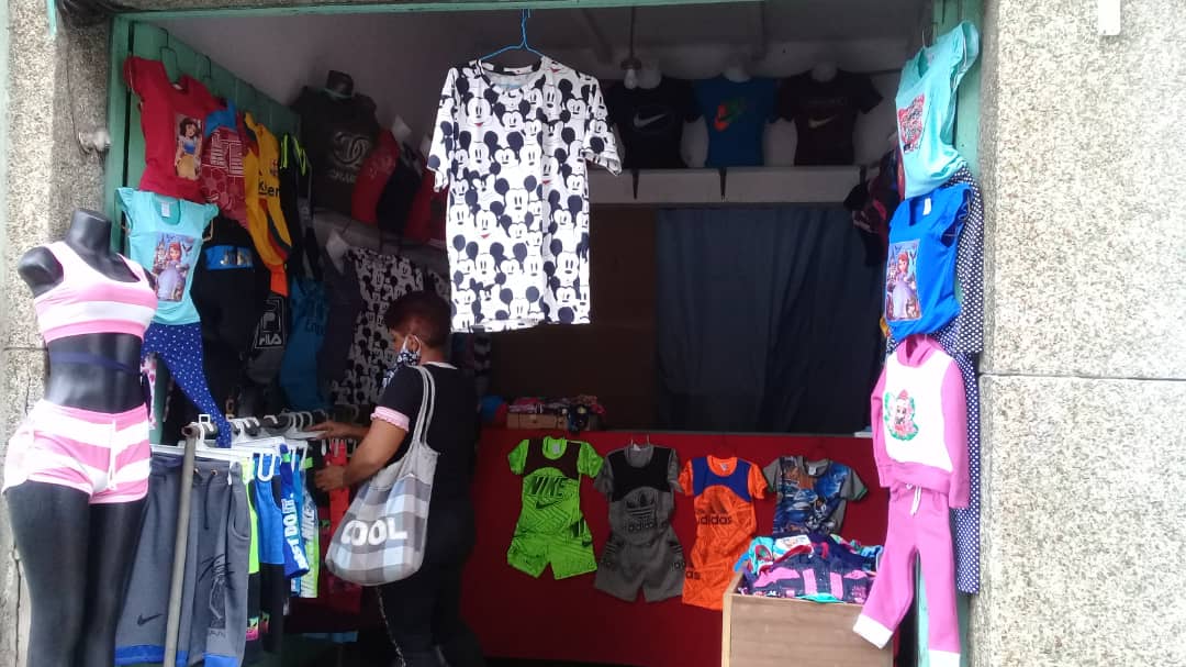 Comerciantes informales del mercado Cacique Guaicaipuro de Maiquetía