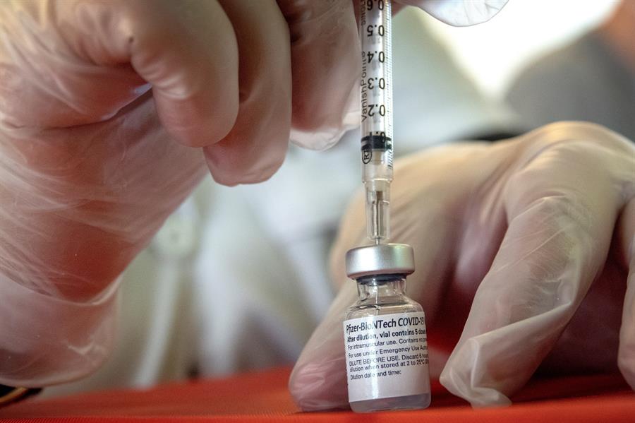 Paramédico que robó vacunas en Florida se entrega a la policía